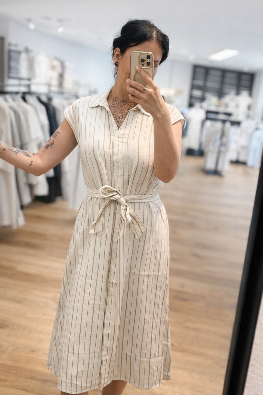 Hemd-Kleid gestreift in Beige 🤍
