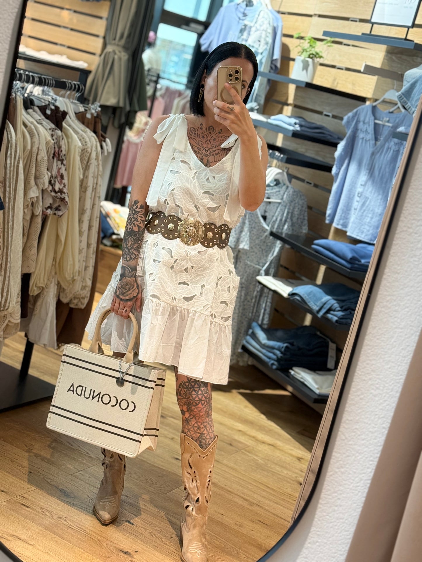 Spitzenkleid mit Schleifen – Weiss
