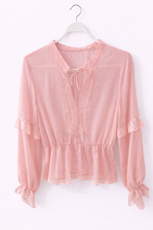 Romantische Bluse mit Spitze & Volants