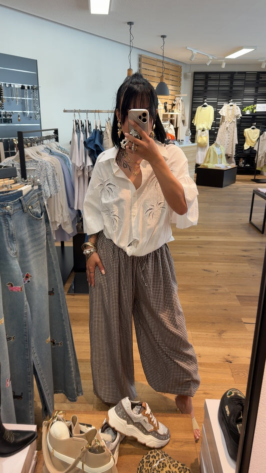 Bluse mit Stickerei & Bindeknoten