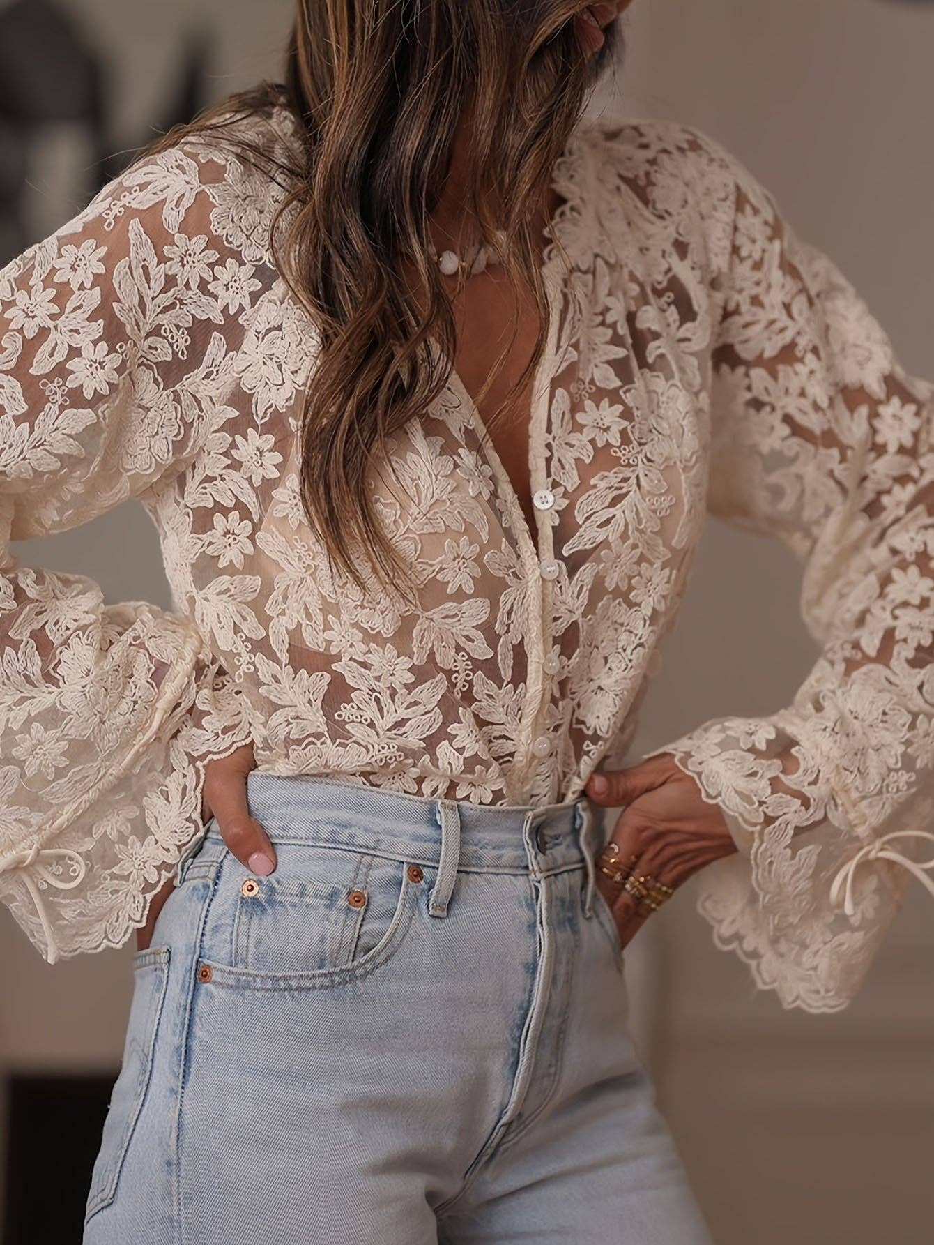 Damen Off-White Rundhals Spitzenbluse aus transparentem Stoff